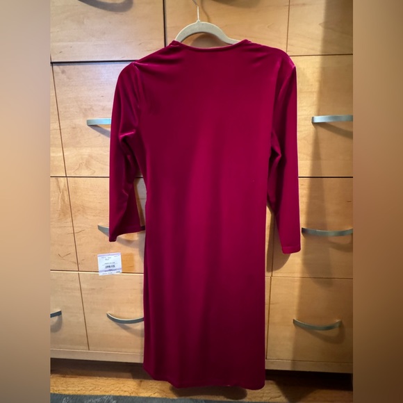 Anne Klein NWT Magenta Velvet Wrap Dress - Size 6 - Picture 6 of 11
